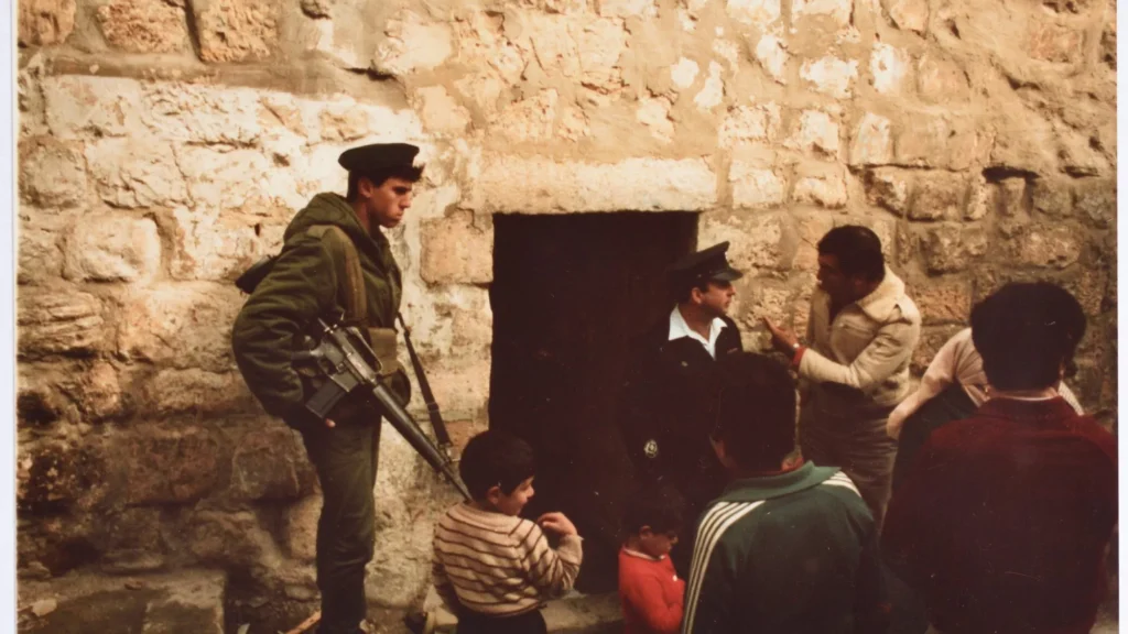 Photographie de l’évacuation de la vieille ville, Jérusalem, années 1970, colonisation de la Palestine